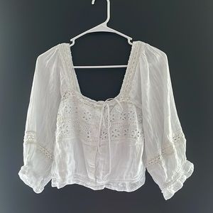 AMERICAN EAGLE CROPPED WHITE LONG SLEEVE